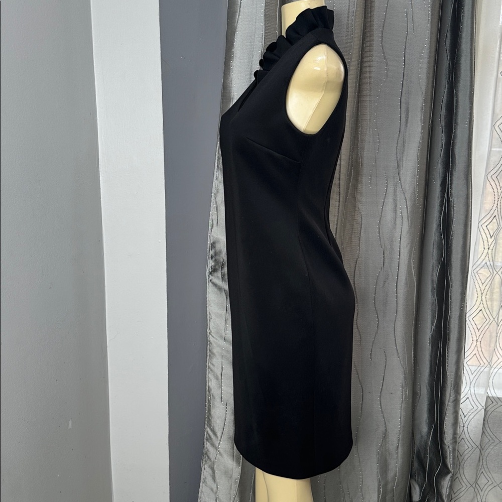 Calvin Klein Women's Ruffled V-Neck
Sleeveless Sheath Dress Black Size 8 - Picture 4 of 9